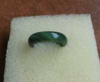 obrączka - pierścień z zielonego agatu