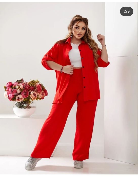 Костюм (красного цвета)
