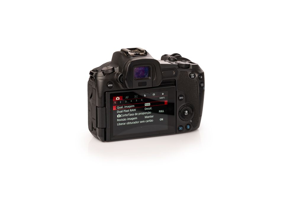 Câmara Canon EOS R com Adaptador EF