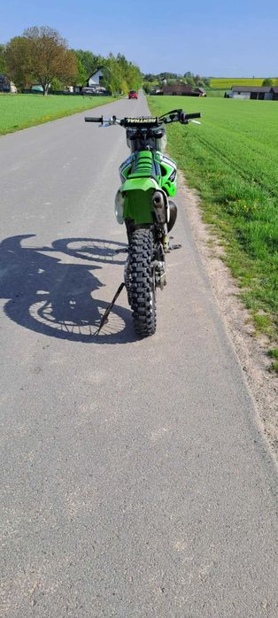 Sprzedam Kawasaki KX 125 z 2003r w bardzo dobrym stanie 32mth nalotu.