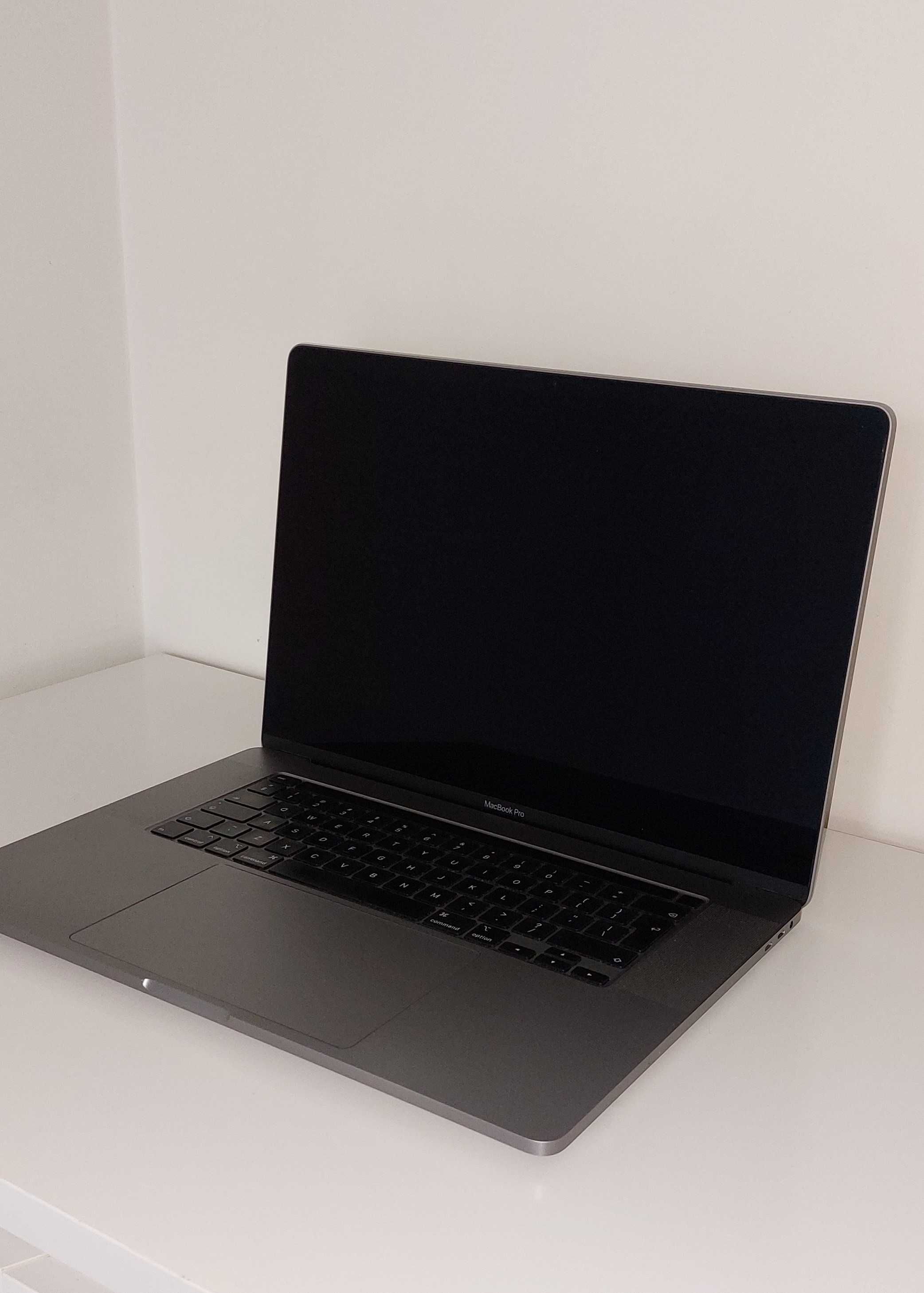 Laptop MacBook Pro 16 Retina z 2020 roku