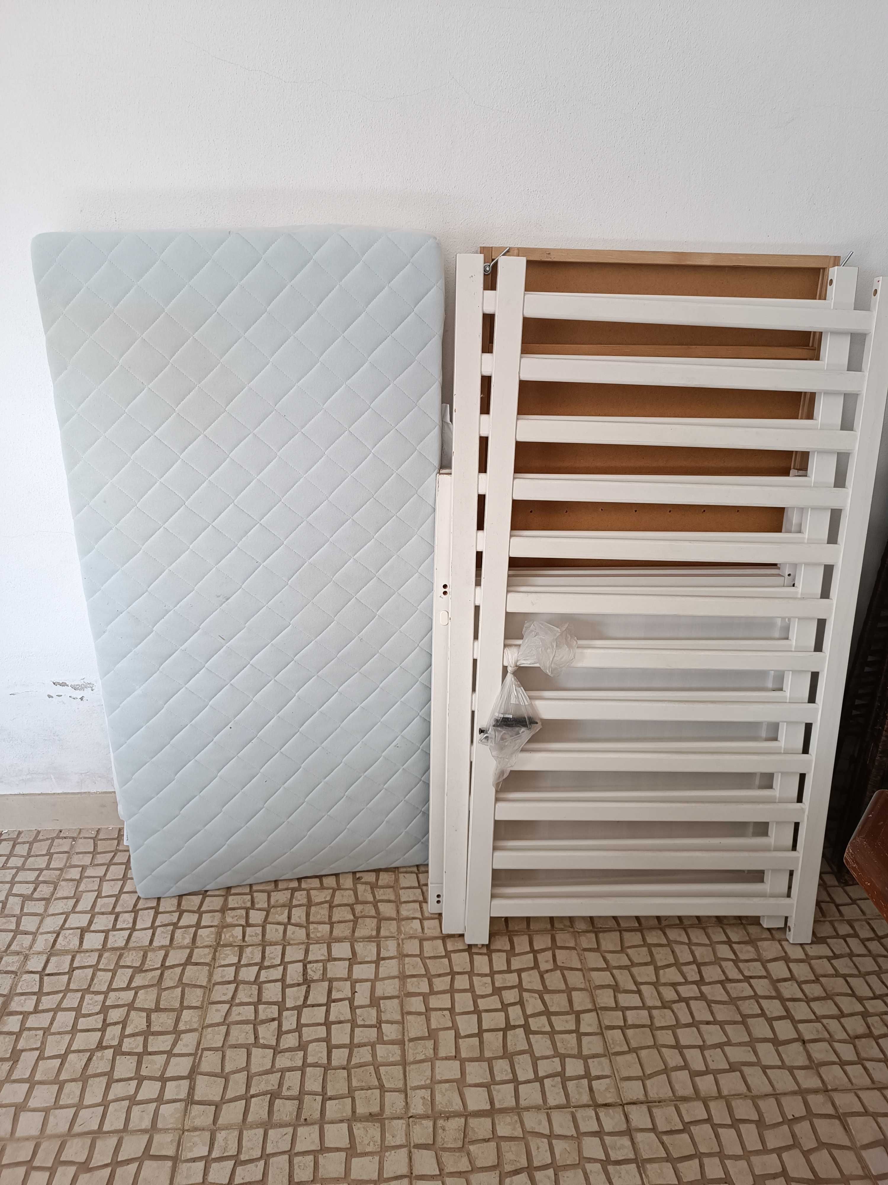 Estrutura de Berço e colchão