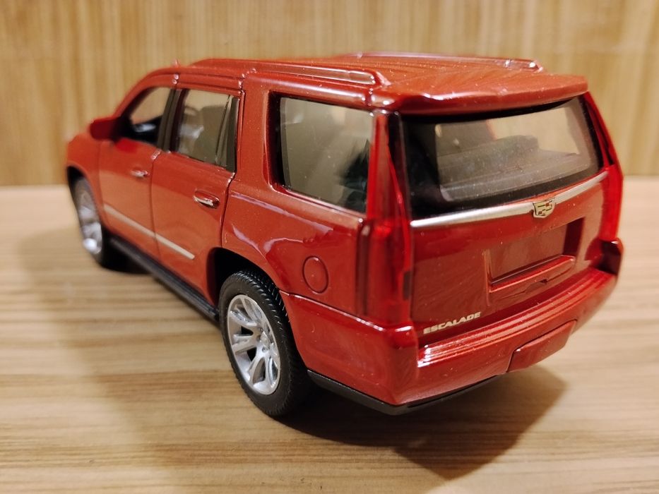 Модель Cadillac escalade 1:32 Welly металл инерция откр двери Кадиллак