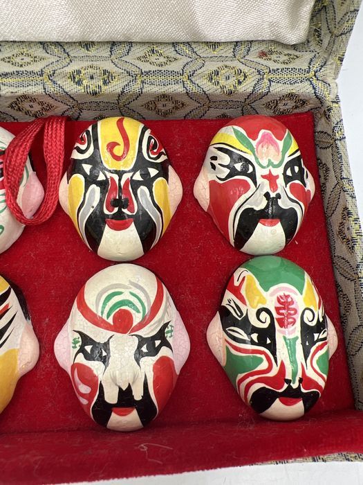 Mini maski opera chińska ręcznie malowane PRL w pudełku