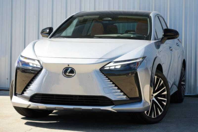 2023 Lexus RZ 450e Luxury