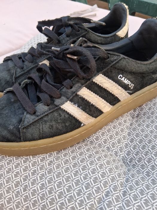 Ténis adidas pretos com pérola Campus