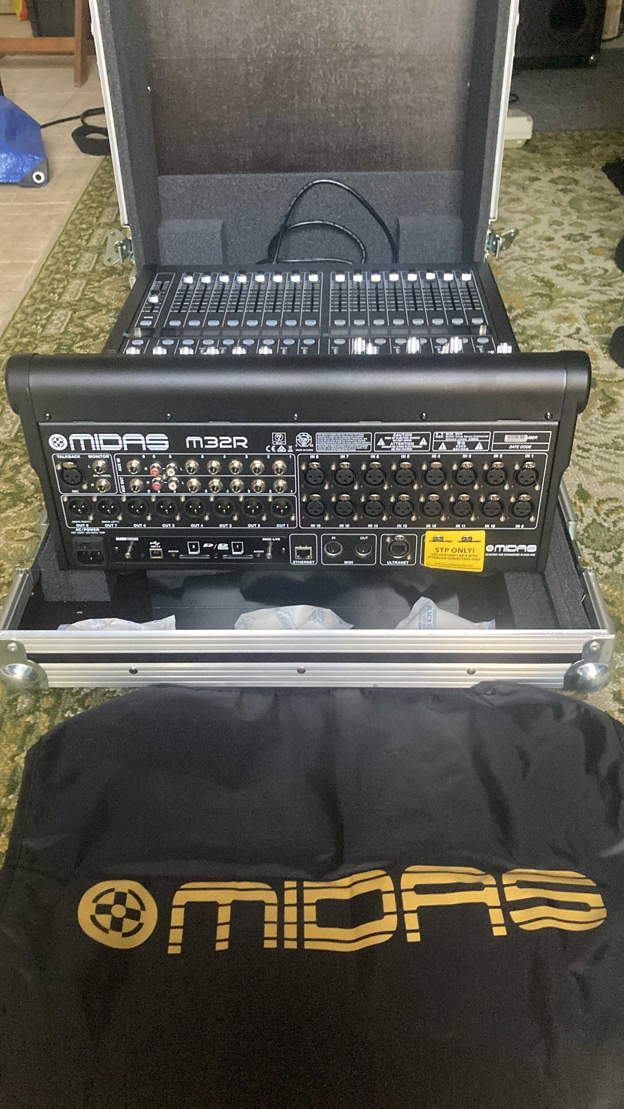 Mesa de mistura Midas M32R + Flight Case