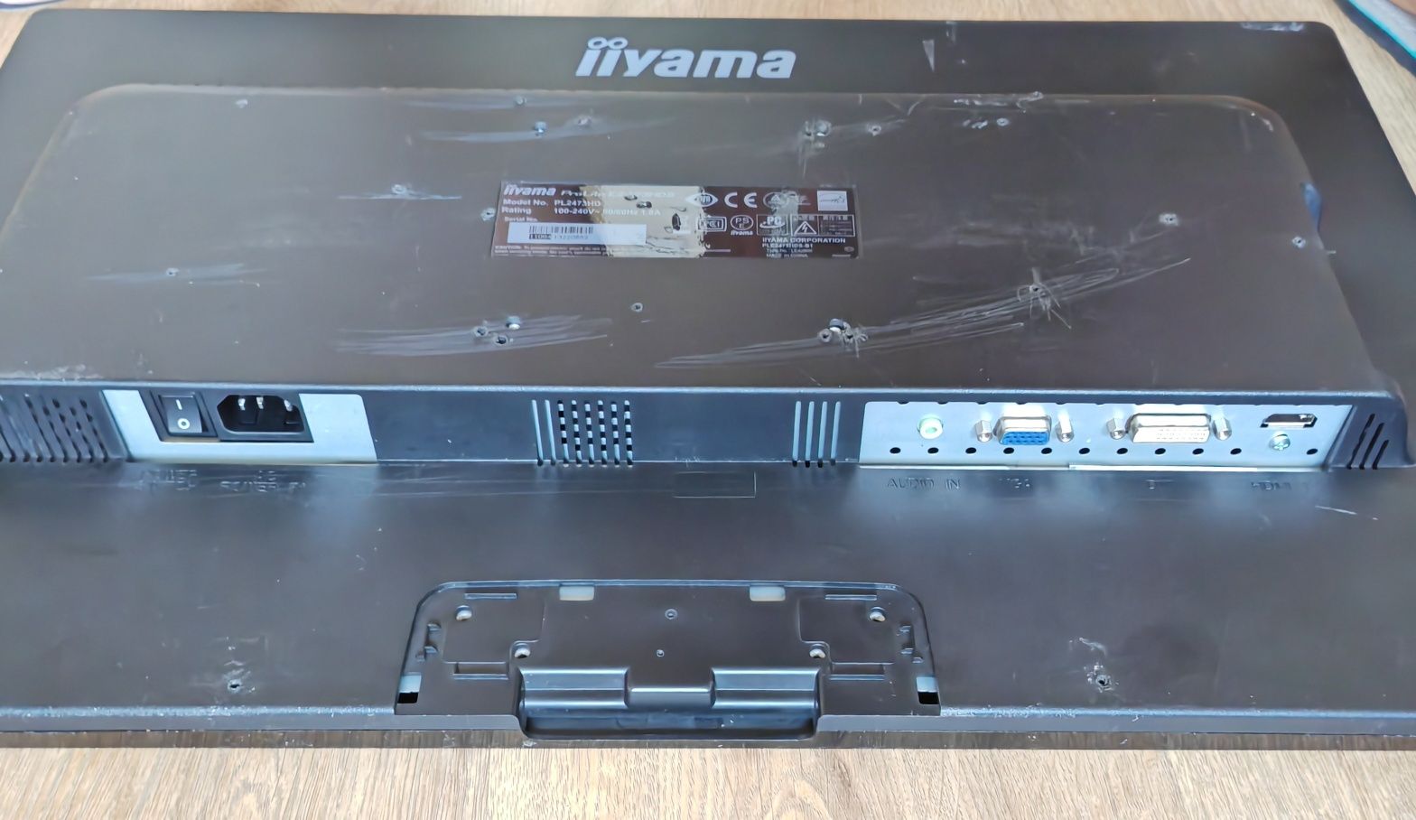 24" Monitor iiyama Pro lite E2478HDS +Microsoft Surface Go, bez wyświe