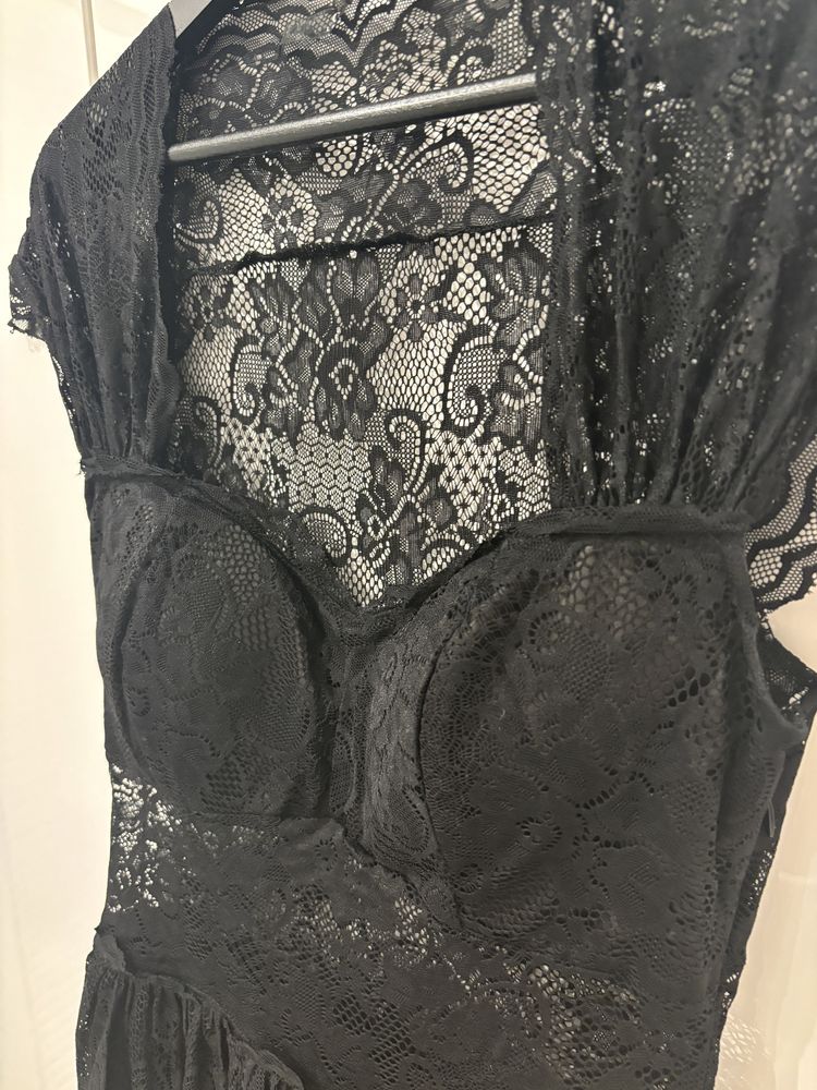 Czarna sukienka Guess 38