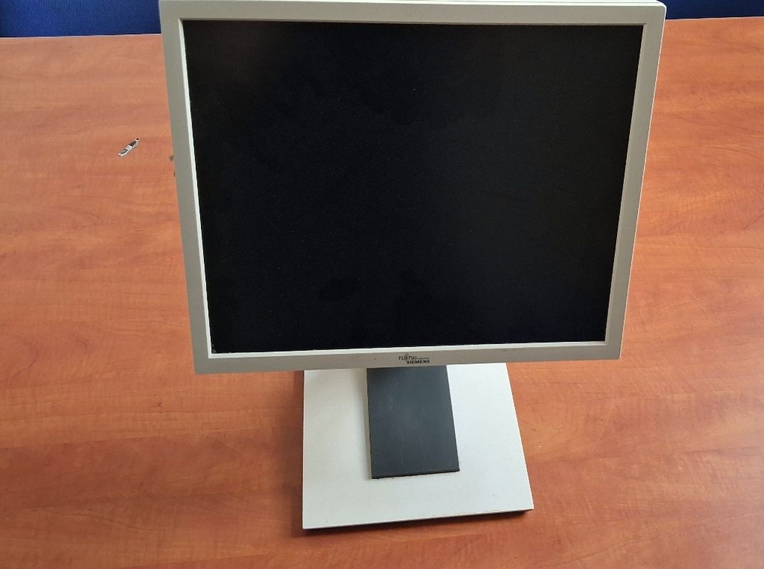 Monitor Fujitsu Siemens ScenicView P19-3, regulowany