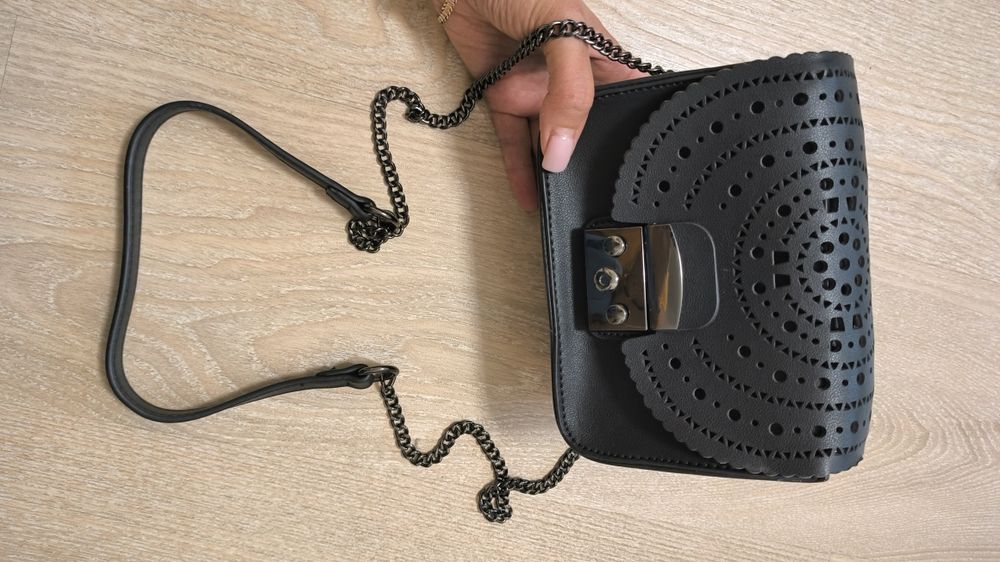 Женские сумочки.