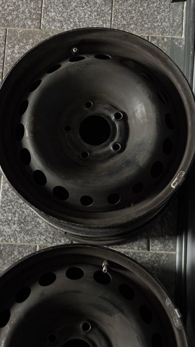 диски на автомобіль reno r15