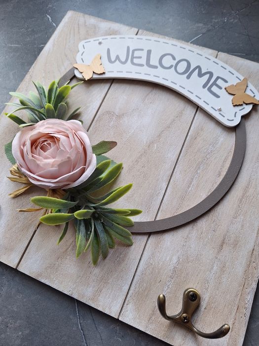 Wieszak na klucze z wiankiem shabby chic - handmade