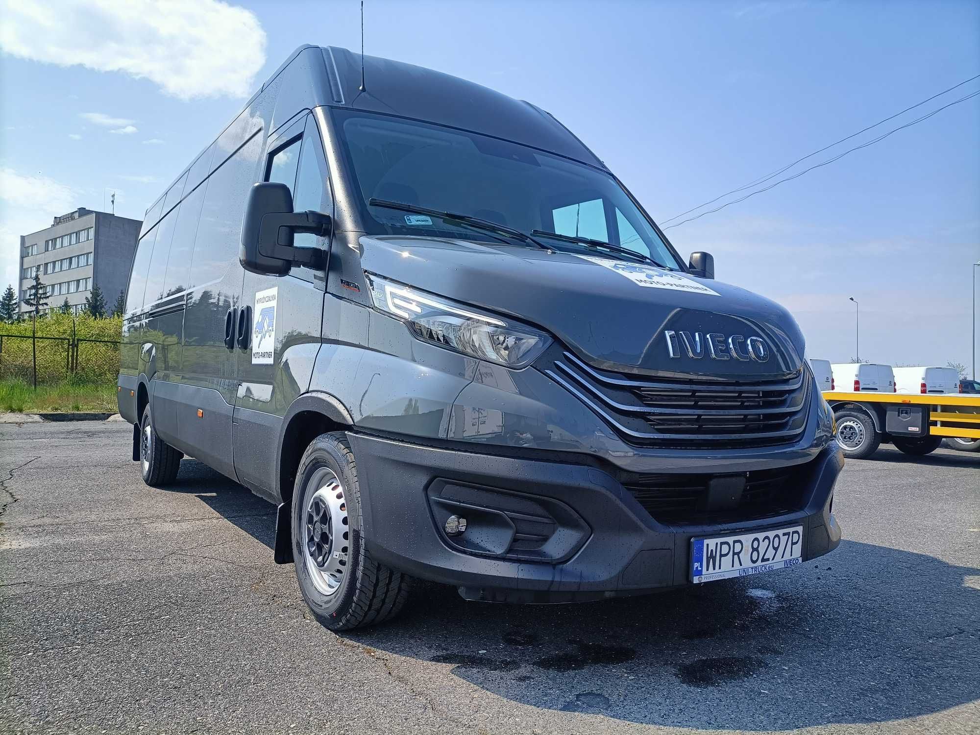 Wynajem busa Iveco Daily 16m3 /blaszak/dostawczy 6palet/paleciak