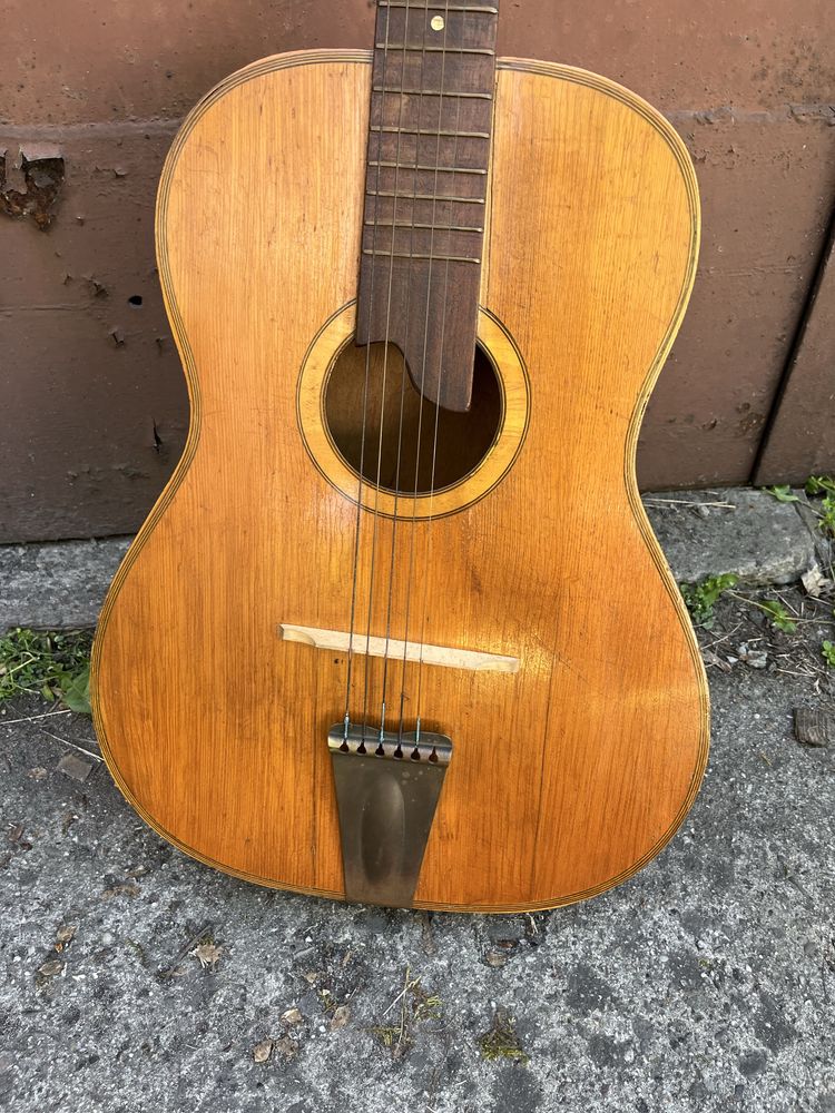 Gitara klasyczna z czasów PRLu