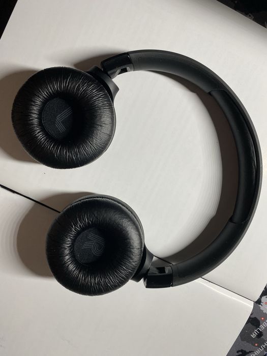 СРОЧНО Наушники JBL tune 520BT