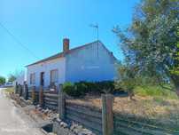 Moradia T2 com 2900 m2 de terreno - Vale de Figueira - Linha do Norte