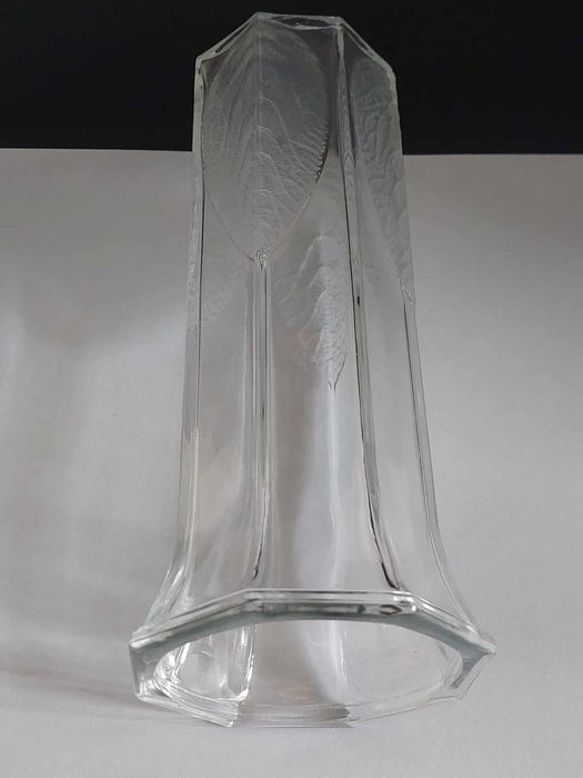 Wazon dekoracijny.Bezbarwne szkło trawione.