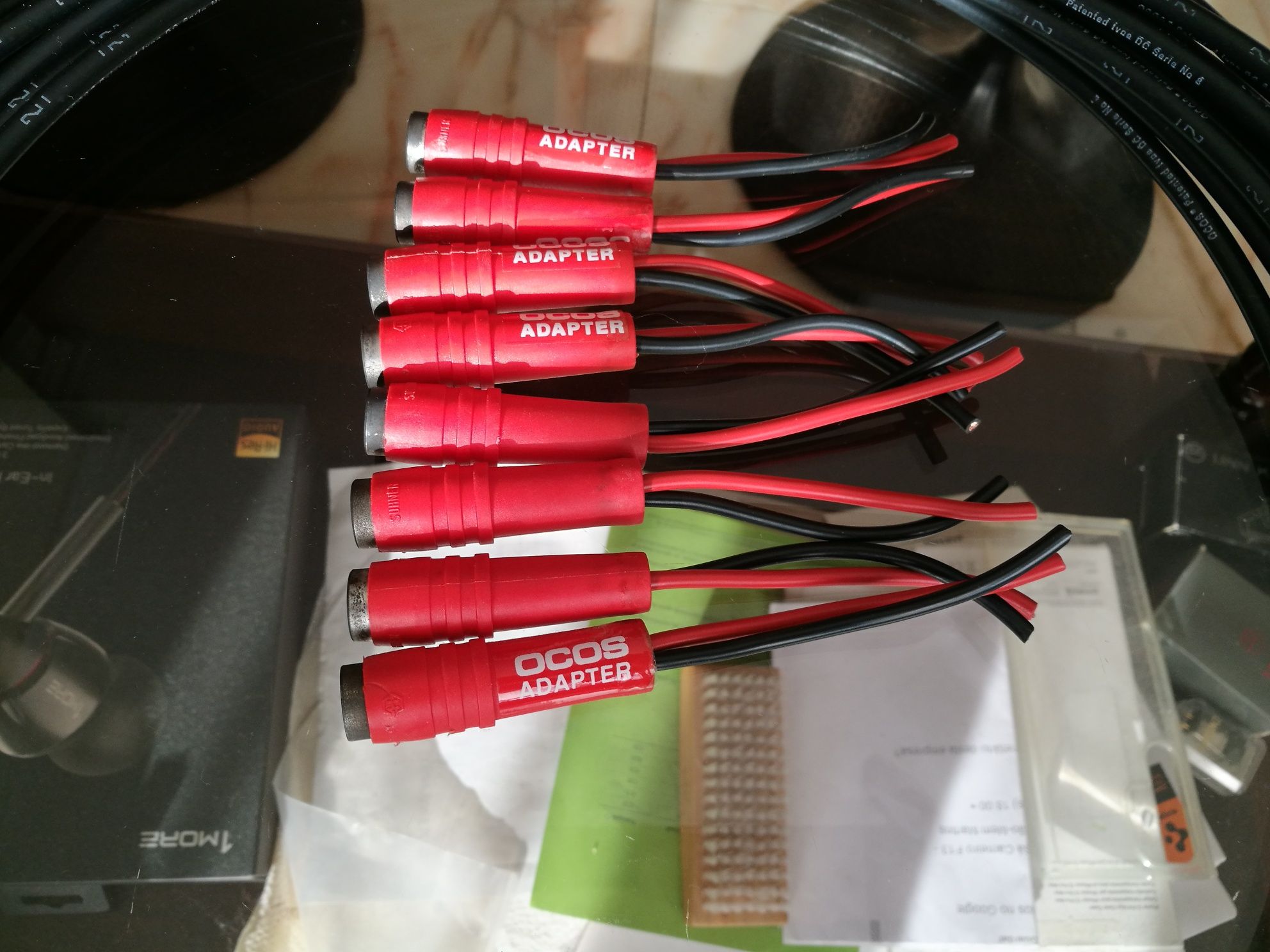 Dynaudio/Ocos One com os respectivos adaptadores (Cabos para Colunas)