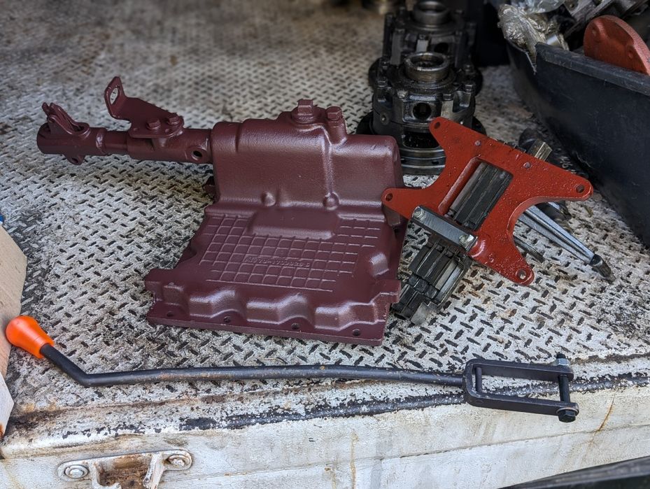 КПП МтЗ 80 82 Бокова куліса кришка з щупом Задній міст КПП Проміжутка