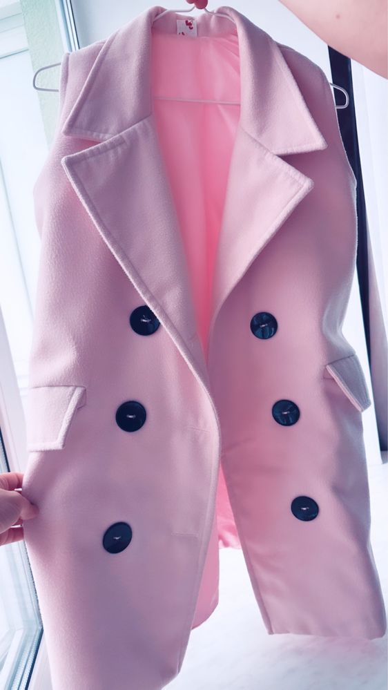 Розовое пальто без рукавов куртка жилетка Барби стиль