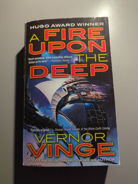 Livro Fire Upon the Deep - Vernor Vinge (Ficção cientifica)