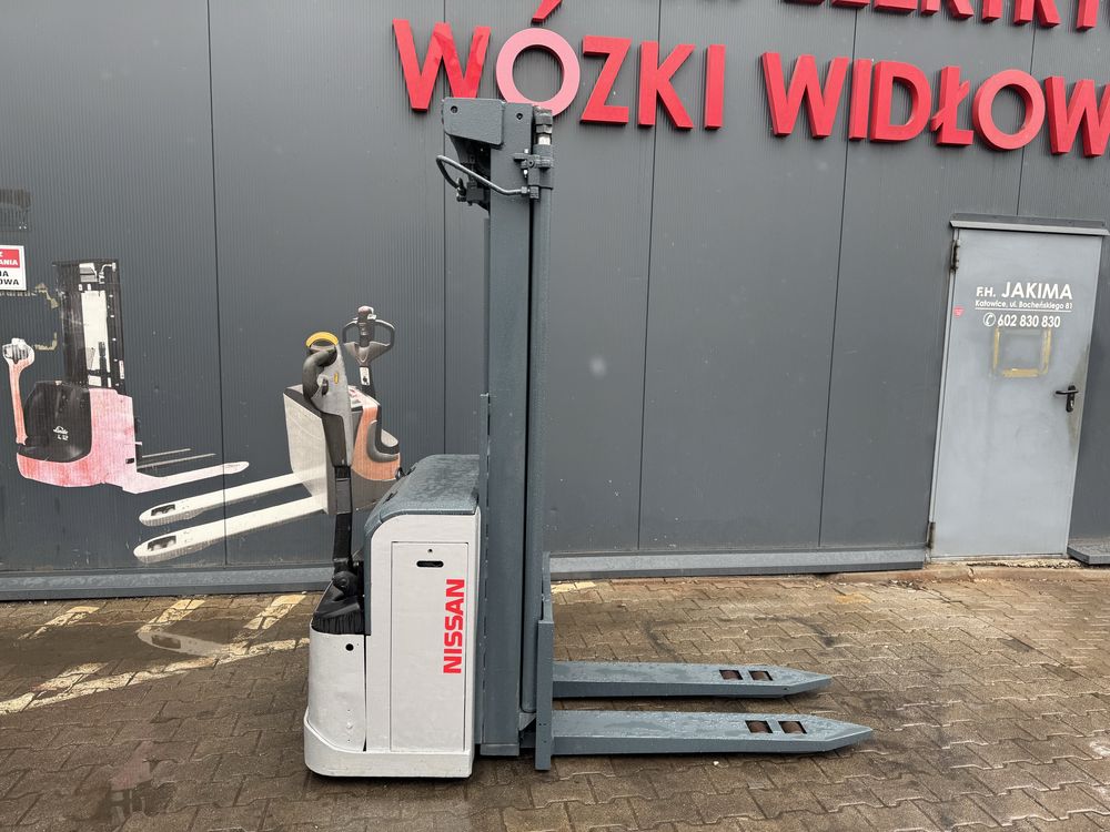 Paleciak elektryczny Nissan 480 cm 1600 kg wózek Atlet sztaplarka