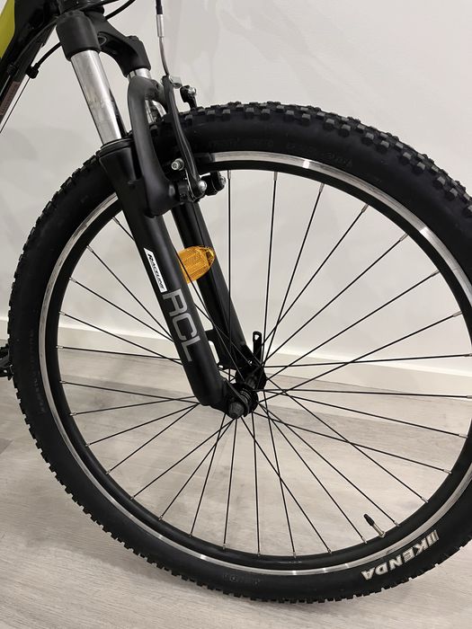 Bicicleta btt semi nova.