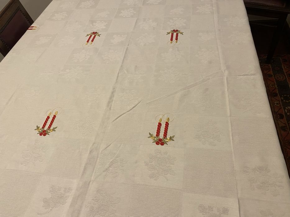 Toalha em linho com motivos natalicios