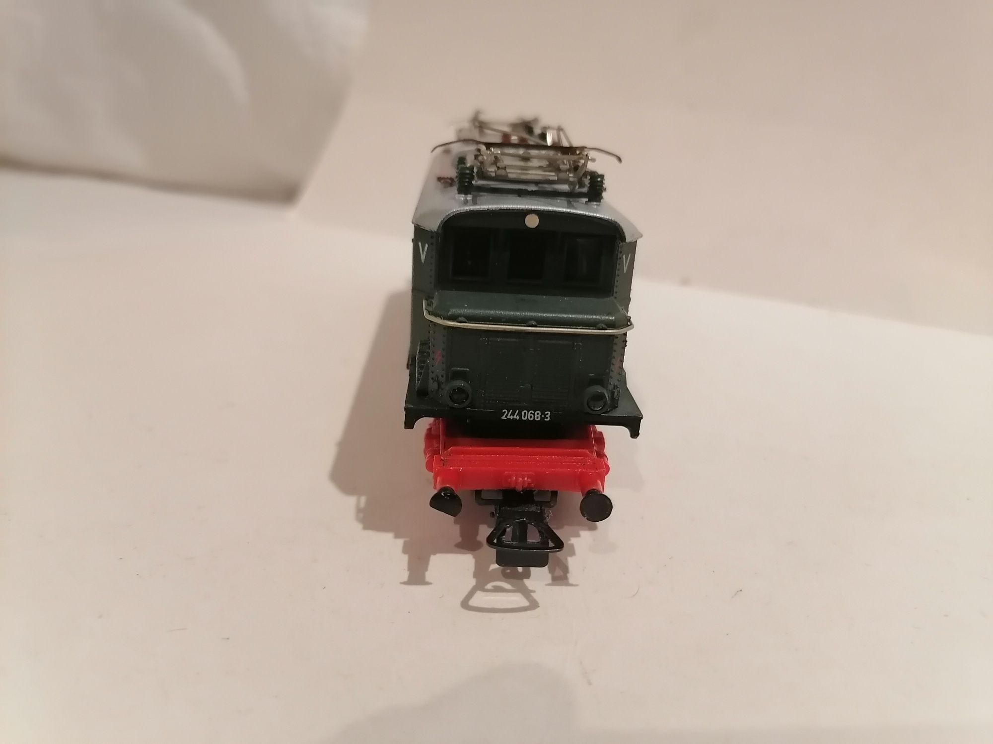 Kolejka piko H0 E 244