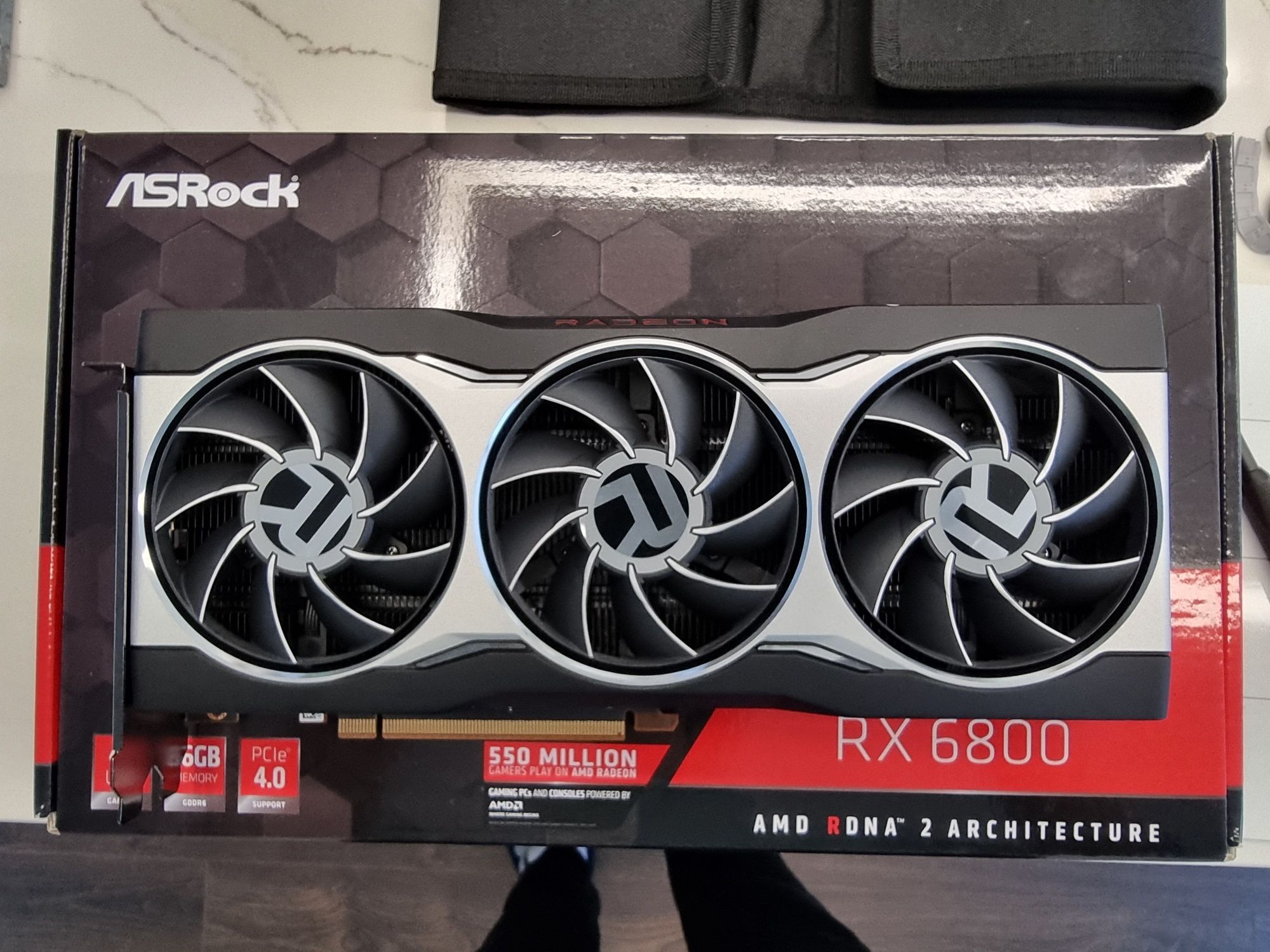 Gráfica Asrock RX6800 16gb