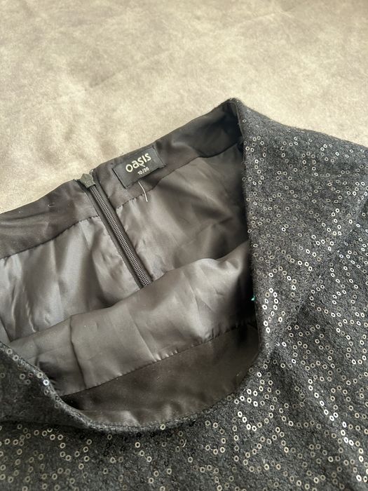 Oasis trapezowa mini spodnica czarna z cekinami błyszcząca