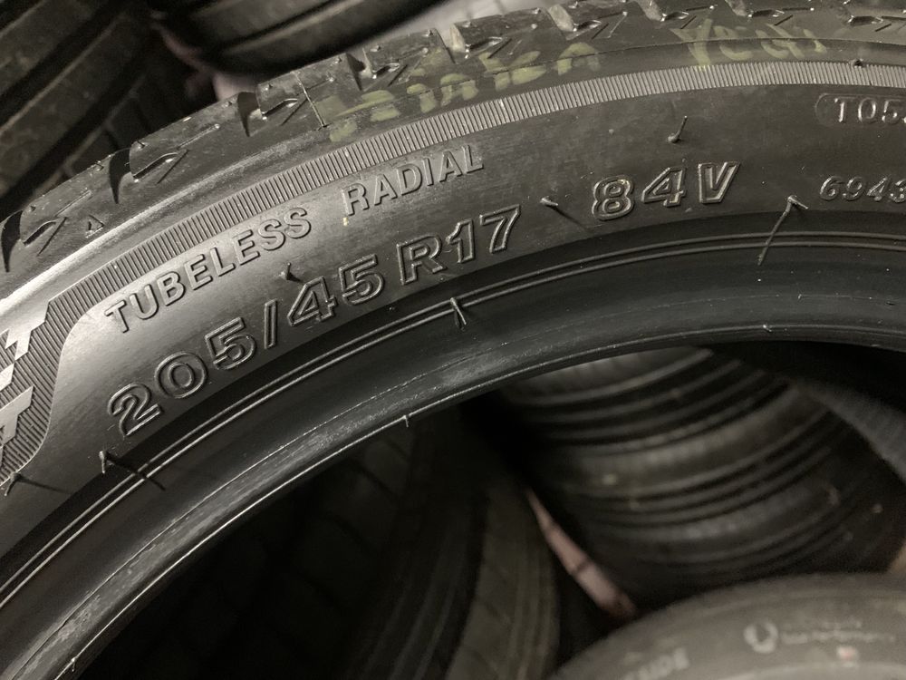 205/45/17 84V Bridgestone Turanza T005