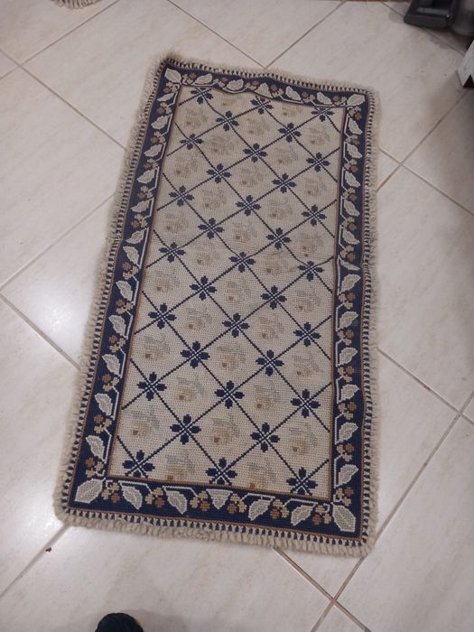 Conjunto de 2 tapetes arraiolos usados