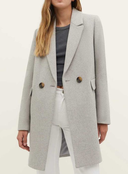 Тканове пальто з воротником лацканами від Stradivarius 2100 грн.