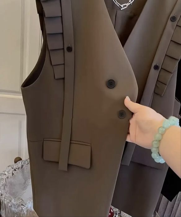 Класичесская жилетка ,пиджак