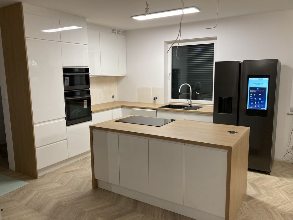 Montażu Blatów HPL CDF na Pomorzu – Precyzja, Która Zmienia Kuchnię!