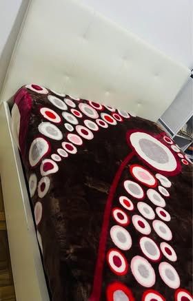 Cama de casal branca