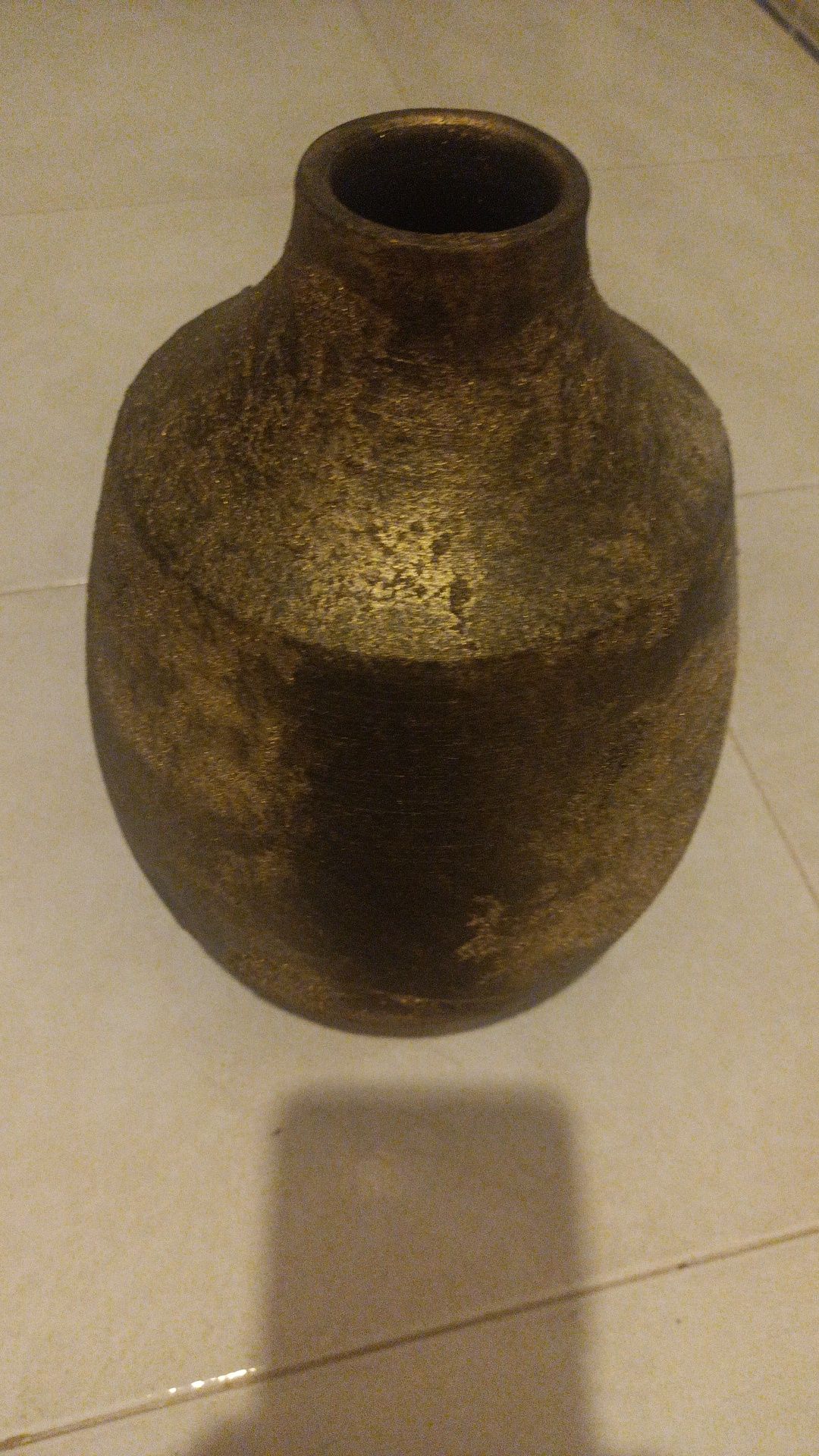 Jarra terracota dourada