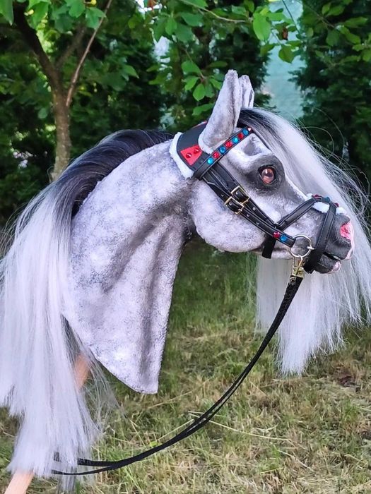 Realistyczny koń arabski Hobby Horse + sprzęt realistyk siwy