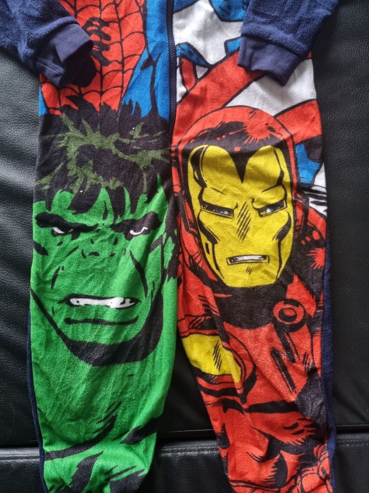 Piżamka pajacyk dla chłopca 4-5 lat Avengers
