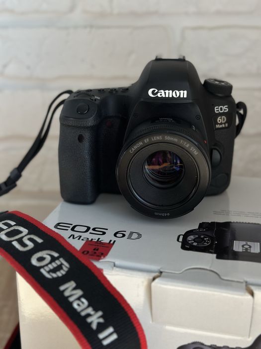 Продам Canon 6D Mark II + обʼєктив Canon EF 50mm f/1.8