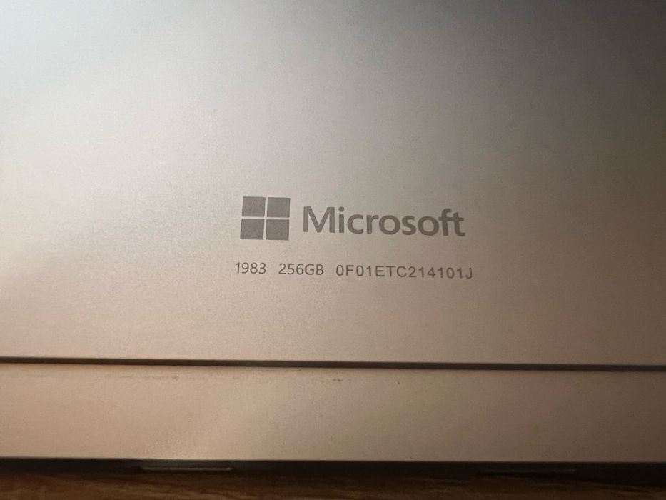 Microsoft surface pro 8 1983 256 gb