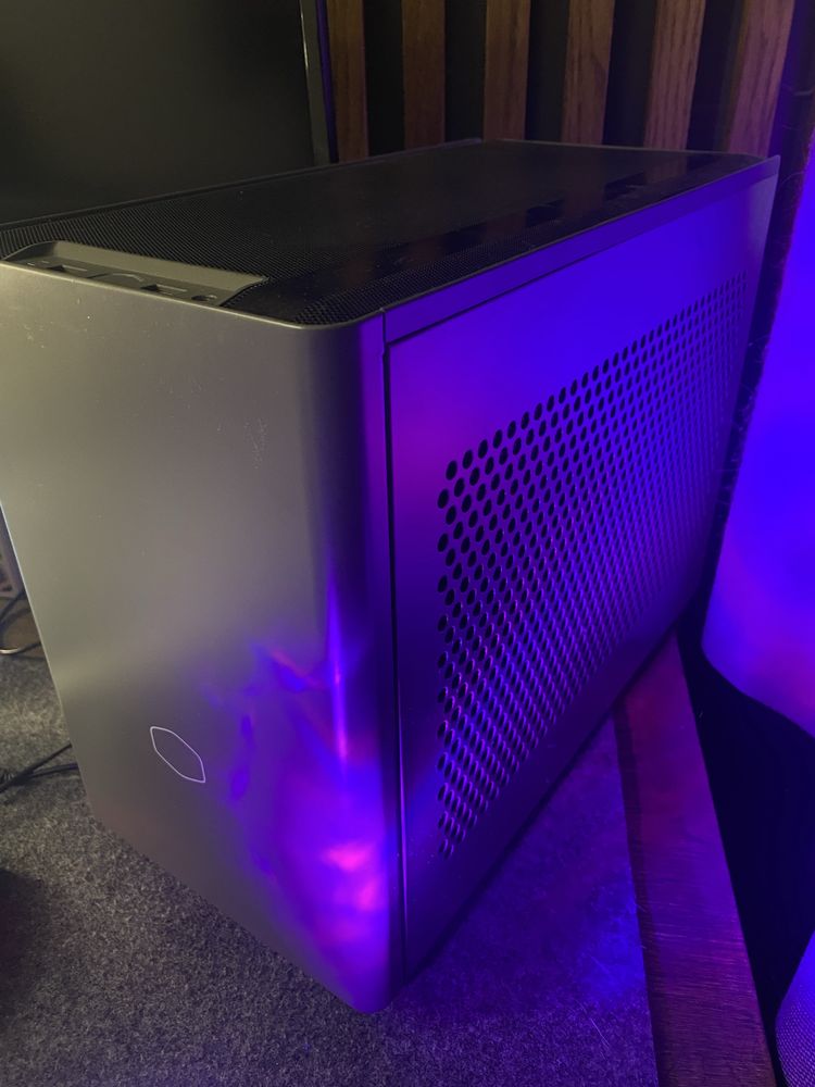 Корпус ПК Cooler Master MasterBox NR200P MAX Mini-ITX 850W та водянка