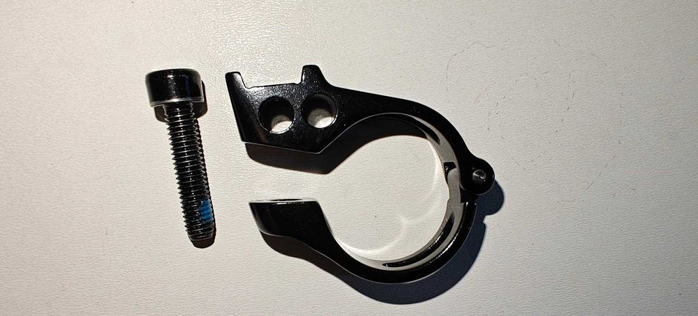 Obejma FOX do manetek sterujących transferem i blokadą