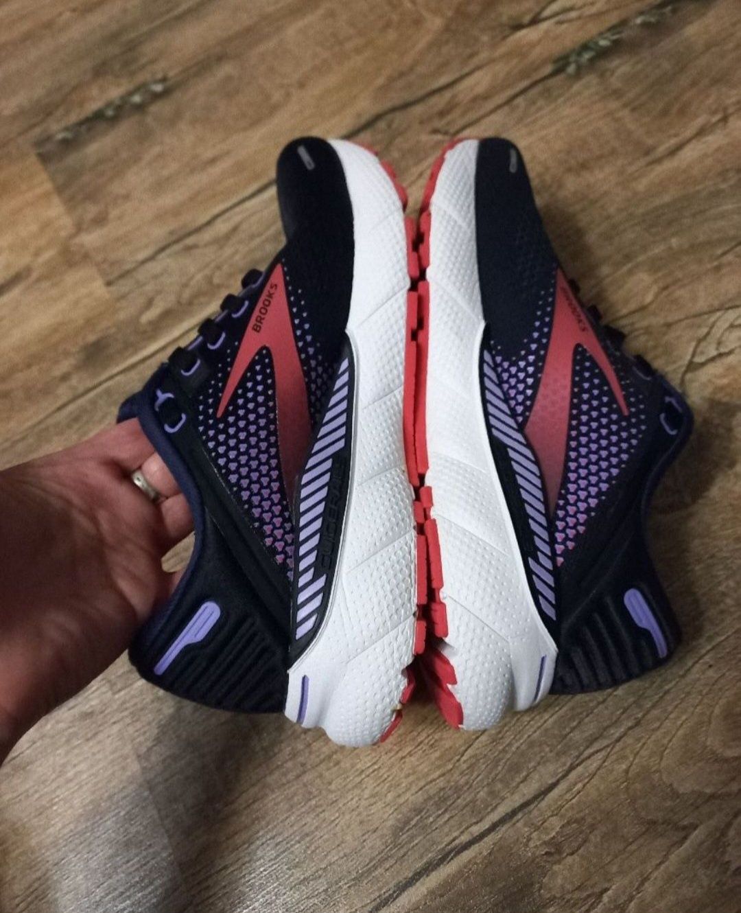 Кросівки BROOKS Adrenaline GTS 22 розмір 38.5 в см 24.7
