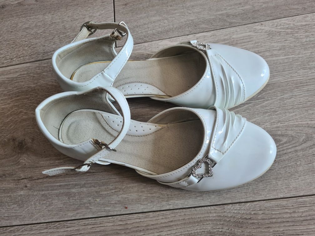 Buty białe komunijne 35 21cm Nelli Blu CCC baleriny lakierki wizytowe