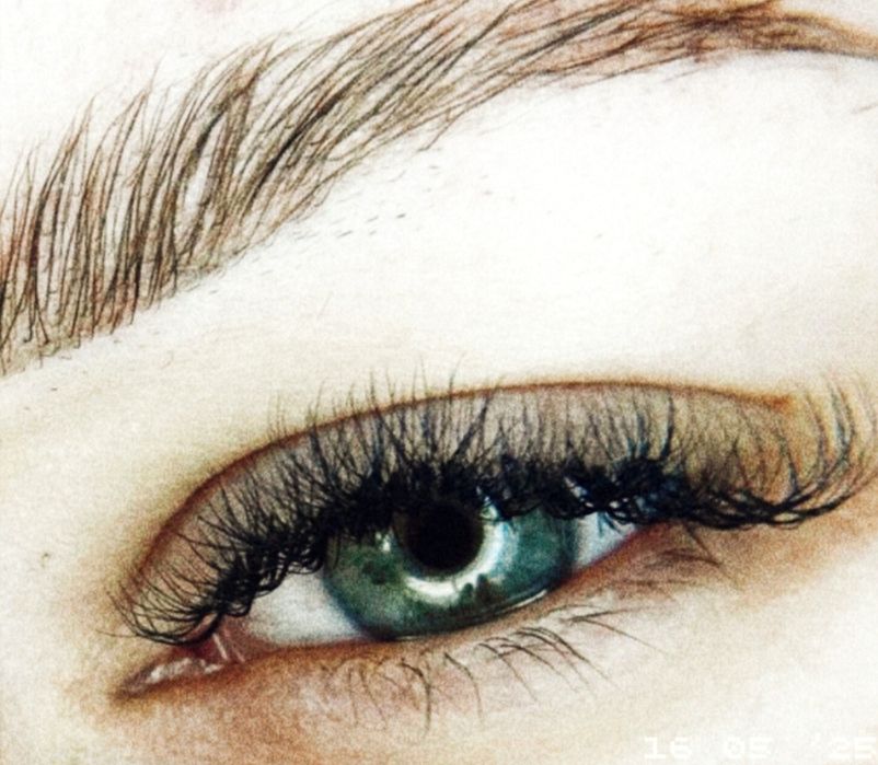 Stylizacja rzęs -przedłużanie i zagęszczanie rzęs metodą objętościową