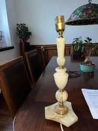 Lampa na stolik w klasycznym stylu