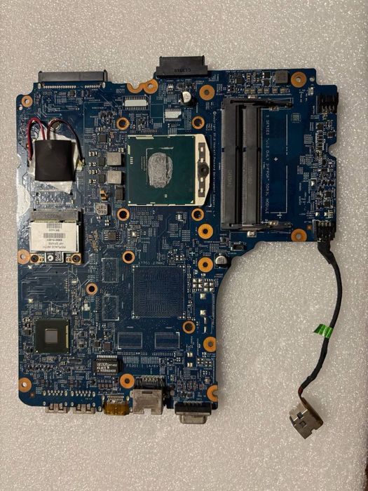 Це материнська плата ASUS P5Q-SE з чипсетом Intel P43